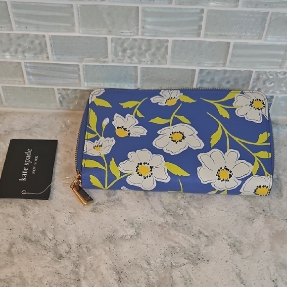 NWT Kate Spade Blue and White Floral Wallet - Picture 8 of 11